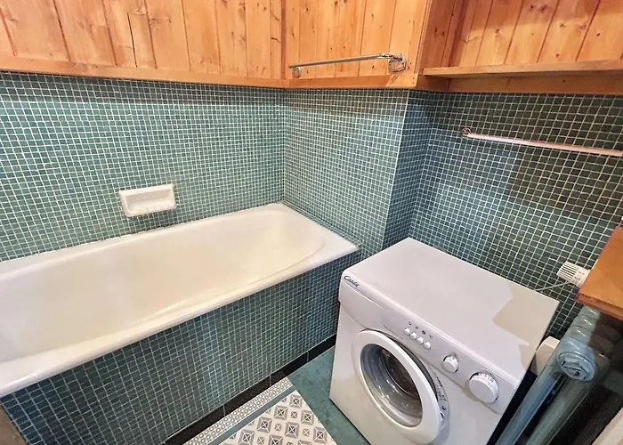 2 Pièces + Coin Nuit, 4-6 Couchages Avec Balcon Et Parking à - Fr-1-597-191